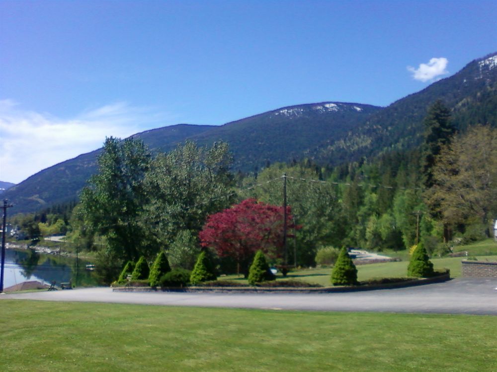 Kokanee Glacier Motel 2*
